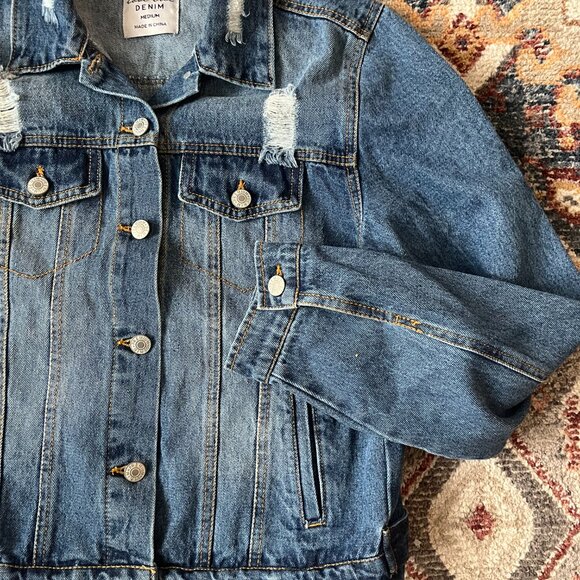 LOVE TREE DENIM Distressed Jean Jacket Medium Wash Size M EUC - Picture 4 of 8
